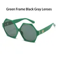 Gafas de sol hexagonales verdes modernas con lentes gris oscuro y detalle metálico - Montura Verde Lentes Grises