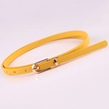 Cintura sottile in pelle PU gialla con fibbia ad ardiglione dorata per abiti - Giallo