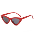 Eleganti occhiali da sole rossi cat-eye per donna con montatura triangolare stile vintage - Montatura Rossa Lente Grigio Scuro