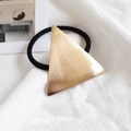 Elastico per capelli chic a triangolo dorato con finitura in metallo spazzolato nero - Metallo / Triangolo Oro
