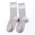 Calze grigio chiaro in cotone a coste con strisce bianche in stile collegiale - Taglia unica / Grigio chiaro
