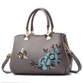 Borsa grigia con ricami di fiori blu e api, dettagli in metallo a quadrifoglio - Stile A Ape Singola Grigio