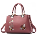 Borsa rosa in ecopelle con raffinato ricamo di margherite e api e finiture in metallo oro - Stile C Ape Doppia Rosa Carne