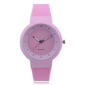 Dettaglio ravvicinato di un orologio al quarzo in silicone rosa con quadrante minimalista - Rosa