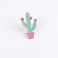 Spilla smaltata a forma di cactus con fiore rosa e finitura verde menta su oro - Cactus