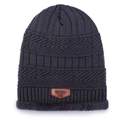 Berretto in maglia grigio con calda fodera in pile e toppa in pelle invernale - Grigio