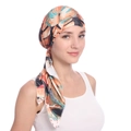 Detail van levendig oranje en blauw bladpatroon op zachte melkzijde hoofddoek muts - Oranje
