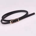 Fine ceinture en cuir PU noir avec boucle dorée pour robes et pulls de femme - Noir