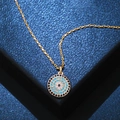 Evil eye ketting met turquoise stenen op een donkerblauwe lederen basis - Goud