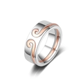 Minimalistischer Ring in Silber und Roségold mit traditionellen Wolkenmustern auf Weiß - Größe 7 / Polierter Glatter Stil