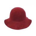 Detalle del sombrero cloche en mezcla de lana burdeos con ala ancha ondulada - M (56-58cm) / Rojo
