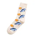 Wadenhohe Socken in Beige mit verspielten blauen Fischen und orangefarbenen Zitrusmotiven - Einheitsgröße / Fisch