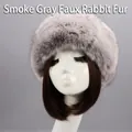 Bonnet en fausse fourrure de lapin gris fumé avec un design rond épais et pelucheux - Taille unique / Gris fumé