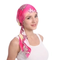 Detail van roze gradiënt bloemenhoofddoek met hoogwaardige print op zachte melkzijde - Rozerood