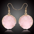 Eleganti orecchini pendenti dorati in resina rosa con finitura in finta pietra naturale - Rosa