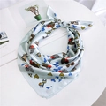 Foulard quadrato in seta azzurro con stampa zebra e cuori leopardati, annodato - Foulard 70cm / 9 Cuore Zebra Verde