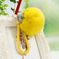 Porte-clés mignon boule en peluche jaune avec sangle tissée et pendentif en métal - Emballage unique en sac OPP / Boule de Cloche Jaune Tissée