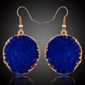 Orecchini in agata druzy blu scuro con bordo dorato e ganci per orecchie eleganti - Blu