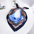 Foulard quadrato in seta floreale blu navy e arancione con motivi geometrici - Fiori blu / 70cm