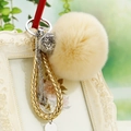 Porte-clés en peluche beige avec lanière tressée dorée et clochette argentée - Emballage unique en sac OPP / Boule de Cloche Beige Tissée