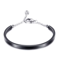 Brazalete en U de acero inoxidable negro mate con cadena plateada y colgante de corazón - Negro de Humo