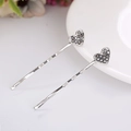 Paire de barrettes à cheveux en forme de cœur argenté avec strass gris brillants - Cœur Argent / Lot de 2