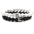 Détails des bracelets en perles de lave noire et marbre blanc avec couronnes en argent - Pierre de Lave + Howlite Blanche Couronne Argentée
