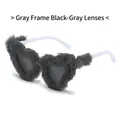 Occhiali da sole a cuore in peluche con montatura grigio scuro e stanghette in plastica bianca - Montatura Grigia / Lenti Nero Grigio