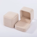 Elegant cream velvet jewelry box for rings and earrings in a premium finish - Apricot