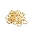 Nahaufnahme goldener Biegeringe für DIY-Schmuckherstellung und handgefertigtes Basteln - 3mm / Gold