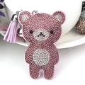 Llavero de oso rosa con diamantes, borla de cuero blanco y campana de plata - Grande / Morado