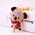 Portachiavi a forma di koala con strass rosa e bianchi su lega metallica dorata - Viola