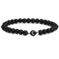 Bracciale in pietra nera opaca con sfere argentate e perlina con la lettera C - Lettera C