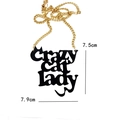 Dettaglio della collana con ciondolo Crazy Cat Lady con misure 7,5 cm per 7,9 cm - Gattara pazza