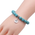 Dettaglio del bracciale con perline di turchese da 10mm e ciondolo albero della vita e croce - Albero della Vita / Argento