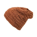 Detalle del gorro de invierno de punto de chenilla con textura gruesa de cuadros en marrón - Talla única / Caramelo