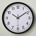 Klassische 14-Zoll Quarz-Wanduhr mit schwarzem Rahmen und klaren arabischen Ziffern - Schwarz