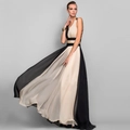 Elegant sleeveless color-block maxi dress with V-neck and flowing pleated skirt - L / Black/Beige