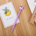 Penna gel creativa con elefante viola su scrivania in legno con accessori di cancelleria - 0.5mm / Viola