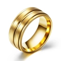 Anillo minimalista de 8 mm en acero inoxidable dorado con ranuras dobles mate en fondo blanco - US 7 / Dorado