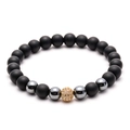 Bracciale in pietra lavica nera opaca da 8mm con sfera dorata in micro-zirconi - Ematite