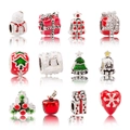Collection de perles breloques de Noël en alliage avec motifs festifs sur fond blanc - Styles de Noël Mixtes