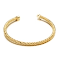 Brazalete abierto de acero inoxidable dorado con diseño de cable trenzado y puntas pulidas - Dorado
