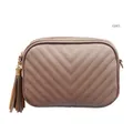 Borsa a tracolla in ecopelle color terra con cuciture a V, nappa e catena dorata - Cenere
