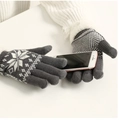 Grey and white knitted gloves with reindeer patterns and touchscreen-compatible fingers - One Size / Grey Snowflake Style