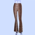 Detail der Schlaghose mit Leopardenmuster, hoher Taille und schmaler Passform - S / Leopardenmuster
