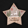 Decorazione natalizia in legno a forma di stella con renna, pini e incisione Merry Christmas - Stella a Cinque Punte Renna