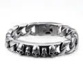 Bracciale punk da uomo a catena cubana con cinque teschi in acciaio inox lucido - Catena Cubana a Cinque Teschi (KB99446-BD) / Grigio Argento