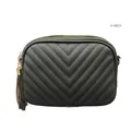 Elegante borsa camera verde militare in ecopelle con trapuntatura a V e nappa dorata - Verde Militare