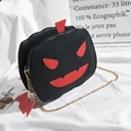Borsa a tracolla zucca nera con volto rosso e ciondolo a forma di pipistrello - Nero